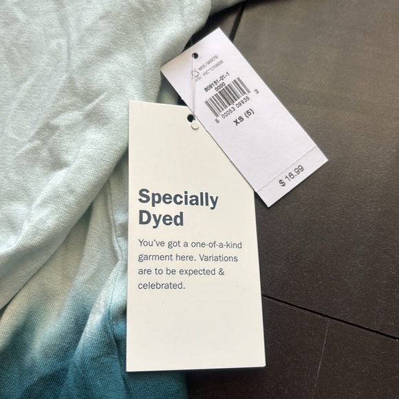 NWT Old Navy Luxe girl twist shirt in cool tie dye size XS 5 - Picture 2 of 3